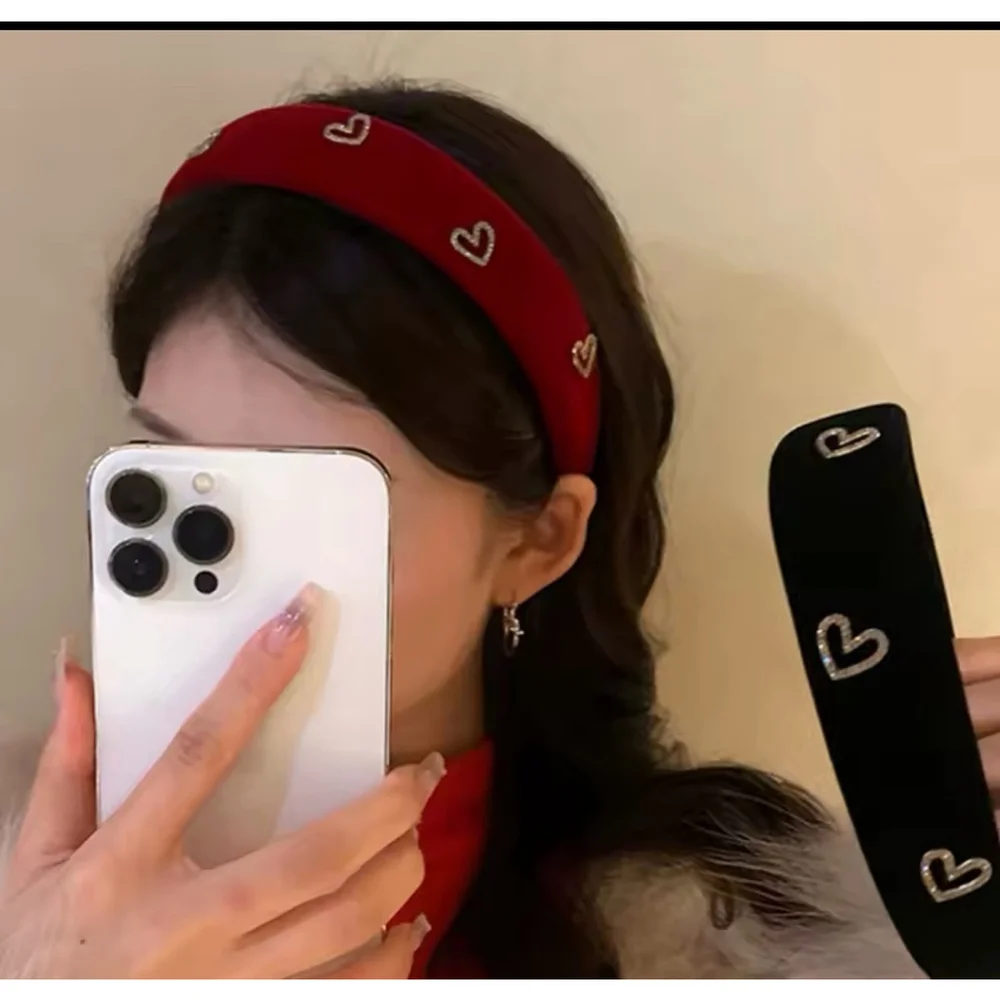 Women’s Velvet Jewel Heart‎ Headband in Black